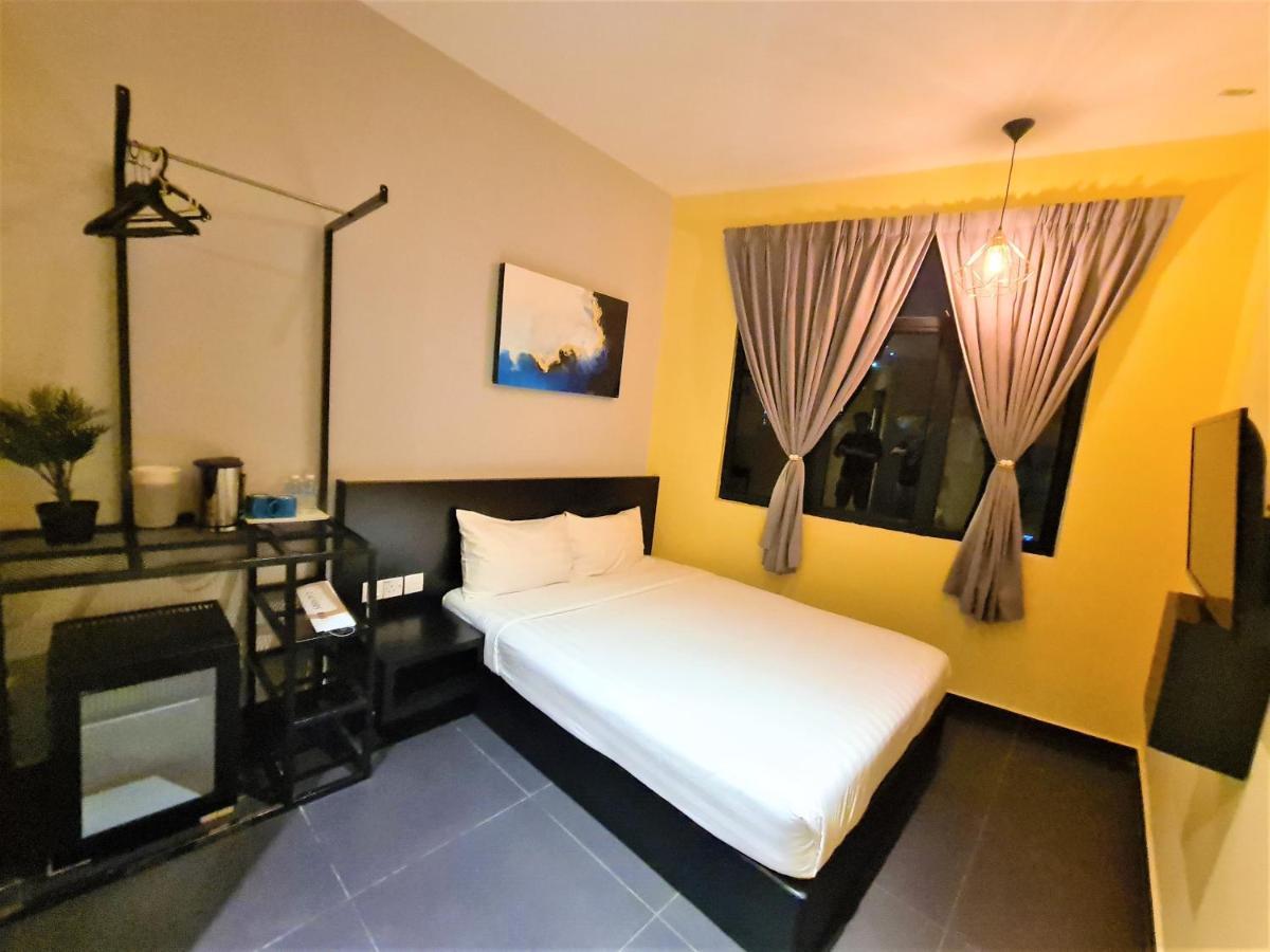 Ink Hotel 2*